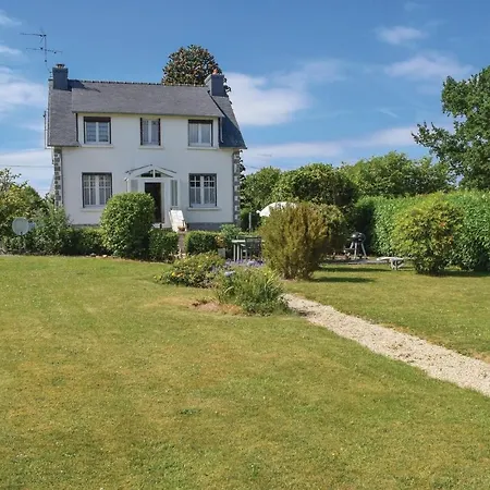 3 Bedroom Gorgeous In Дом отдыха Plouaret